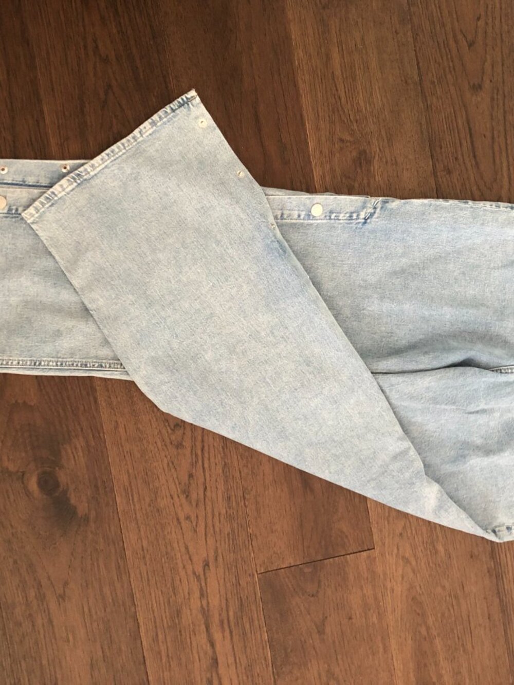 NWOT GAP Light Wash Low Rise Snap Side Baggy Wide Leg Jeans Size 29 / 8